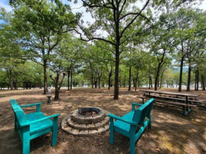 Gigi's Spacious Lakefront with Boat Ramp Access!! Newly Remodeled, Sleeps 8!